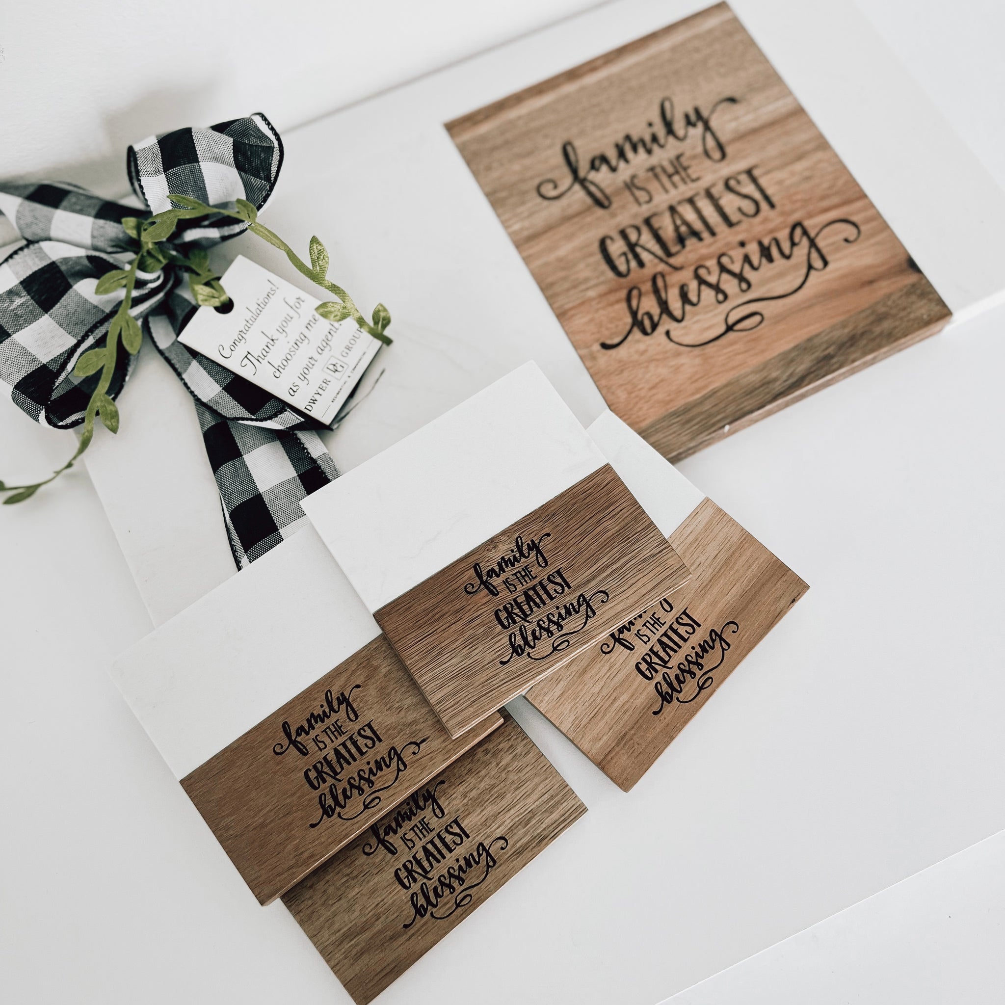 Real estate gift of rectangle set 1 with board and matching coasters, design 4 engraved on both
